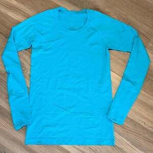 Lululemon Swiftly Tech Long-Sleeve Shirt 2.0 Race Length in Hawaiian Blue
